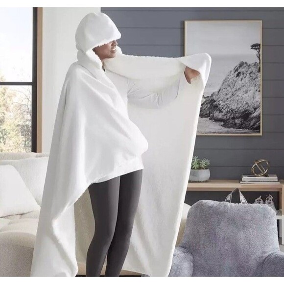 UGG Avery Hooded Throw Blanket, 50" x 60" White - Picture 1 of 9